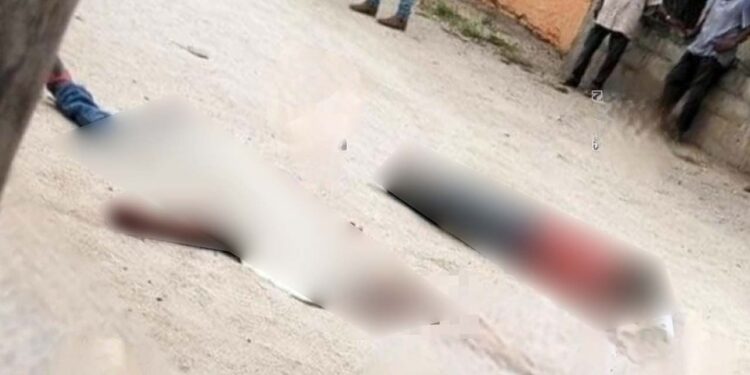 Los atacantes abrieron fuego en múltiples ocasiones, provocando la muerte de ambas personas.