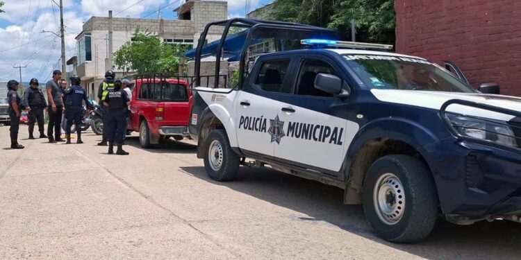 Los dos hombres terminaron detenidos para el deslinde de responsabilidades.