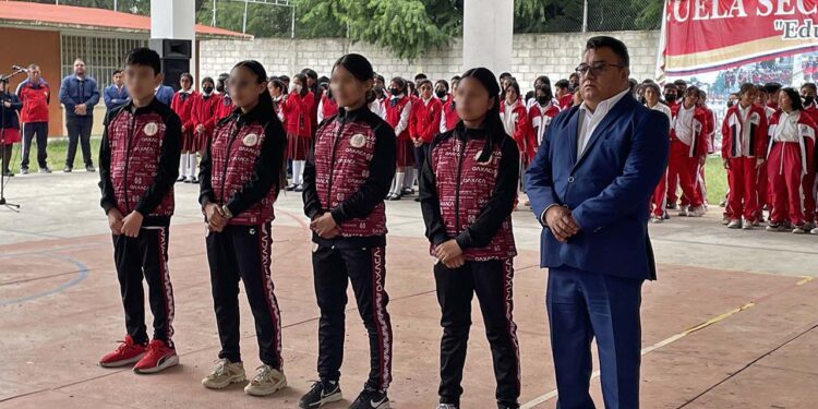 Las autoridades les desearon el mayor de los éxitos y les ofrecieron todo el respaldo.