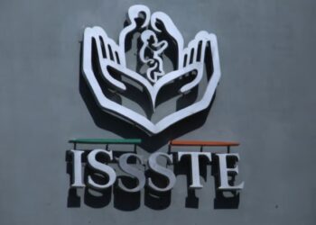 ¿Cuál es el requisito para jubilarse a los 53 o 55 años en el ISSSTE?