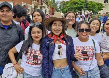 Fotos: Rubén Morales // Los egresados de Contabilidad celebraron con alegría su graduación.