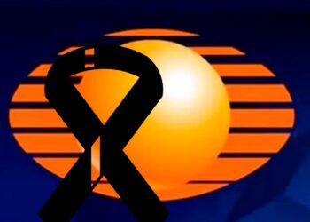 ¿A quién rinde homenaje con moño negro en sus señales Televisa?