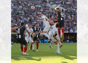 Los rayados del Monterrey resistieron durante más de 96 minutos el agobiante dominio del subcampeón de la serie A de Italia.