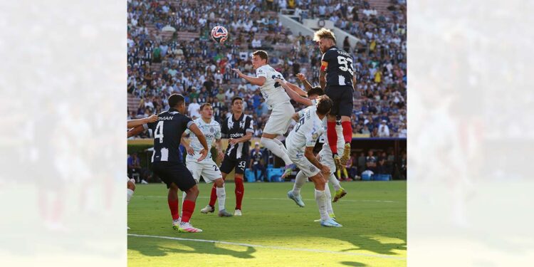 Los rayados del Monterrey resistieron durante más de 96 minutos el agobiante dominio del subcampeón de la serie A de Italia.