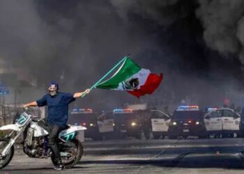 FBI ofrece 50 mil dólares por pista sobre motociclista en protestas de Los Ángeles