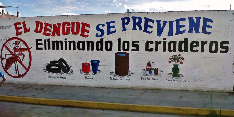 Foto: archivo // Piden evitar la acumulación de agua en recipientes, que pueden ser potenciales criaderos de zancudos, como cubetas, tinas e incluso corcholatas.