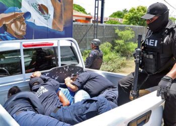 Policías municipales de Juchitán resultaron detenidos por presuntos nexos con el crimen organizado.
