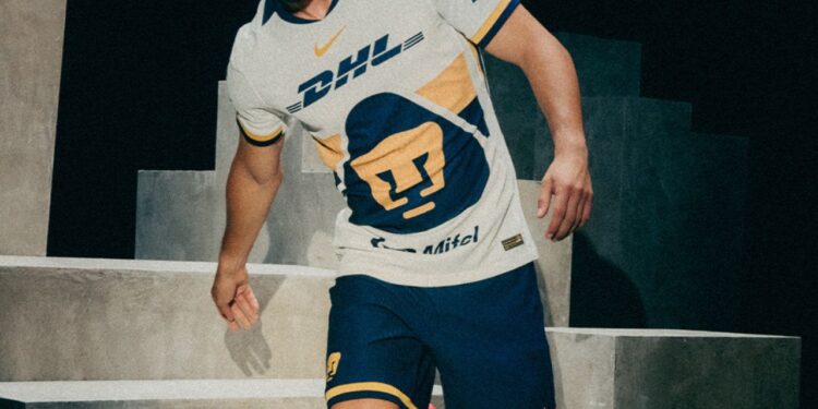 Pumas UNAM revela su nueva indumentaria para el Apertura 2025