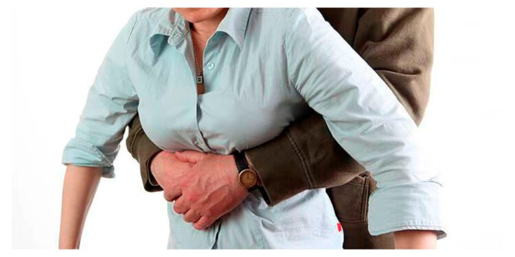 ¡Este sencillo movimiento puede salvar una vida en segundos! Conoce la maniobra de Heimlich