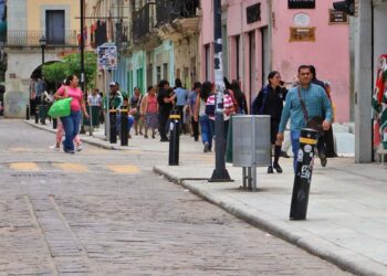 Fotos: Adrián Gaytán // Se estima que la próxima temporada de Guelaguetza dejará 135 toneladas de desechos extras al día.
