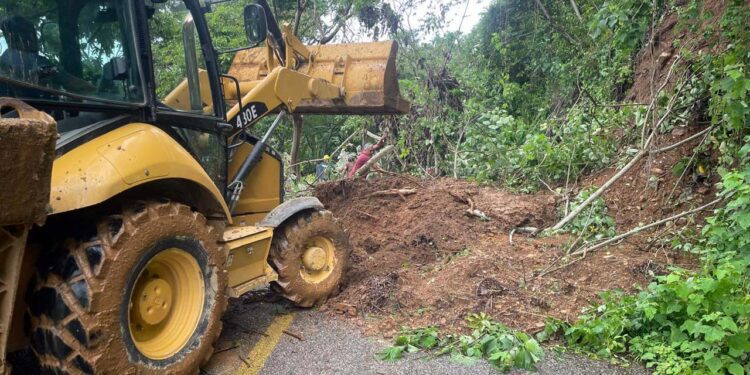 Foto: cortesía // Se reportaron trabajos en proceso en 33 caminos, principalmente en las regiones de la Costa y Sierra Sur.
