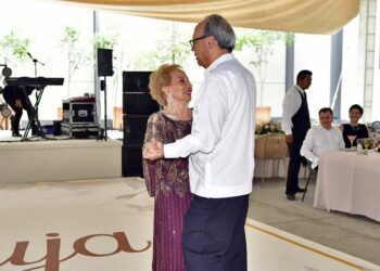 Fotos: Rubén Morales // El hijo de Maruja, Eusebio, realizó un brindis en su honor y bailó con ella un paso doble.