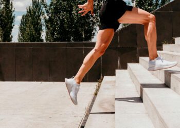 ¿Sabías que subir escaleras puede mejorar tu salud? Esto dice la ciencia