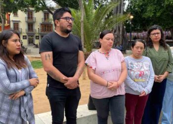 Tanto la directora como el profesor de educación física se encuentran prófugos.