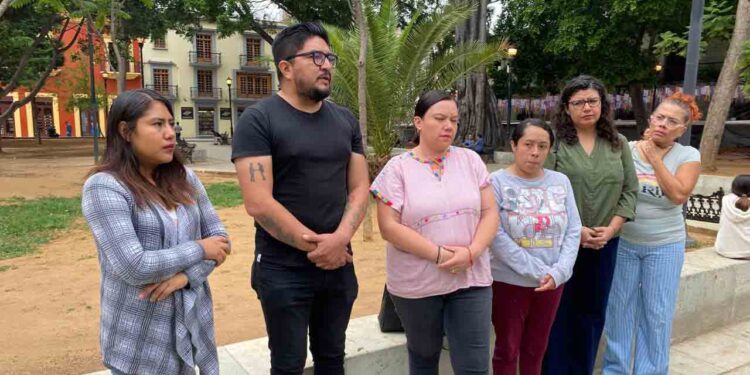 Tanto la directora como el profesor de educación física se encuentran prófugos.