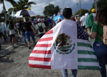 Amenaza Trump a hijos de paisanos nacidos en EU