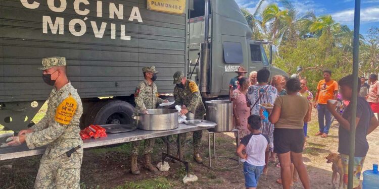 Entrega la Defensa 3 mil 500 raciones de comida en zonas afectadas por Erick