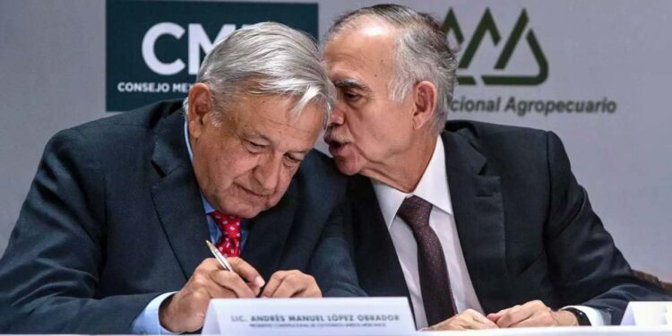 Implica EU a banco del ex jefe de oficina de AMLO en lavado de dinero