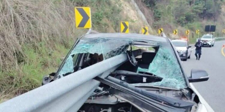 VIDEO Impacto letal en autopista oaxaqueña: mujer muere tras ser atravesada por estructura vial