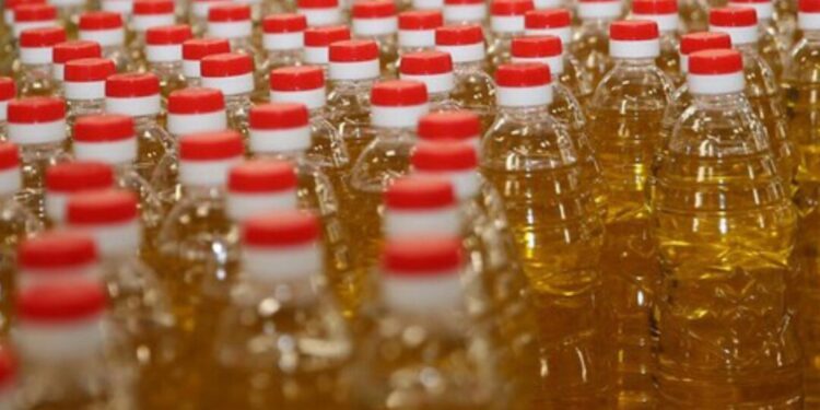 Roban cientos de cajas de aceite en Oaxaca; ladrones entraron por el techo de una bodega