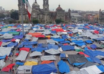 CNTE, inflexible, sigue el plantón; “condenados a pensión de hambre”, dicen