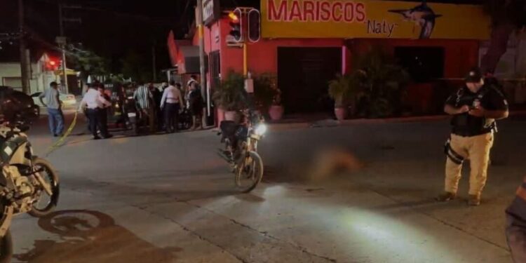 ¡Muere motociclista tras ser embestido en Juchitán! Conductor se da a la fuga y es buscado por las autoridades