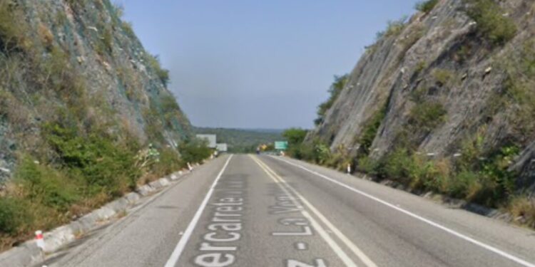 ¡Violencia en las autopistas! Familia escapa de intento de asalto armado en tramo Tehuantepec–Ixtepec