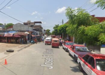 ¡Ataque incendiario en Juchitán! Presunto cobro de piso deja negocio en crisis frente a terminal a Xadani