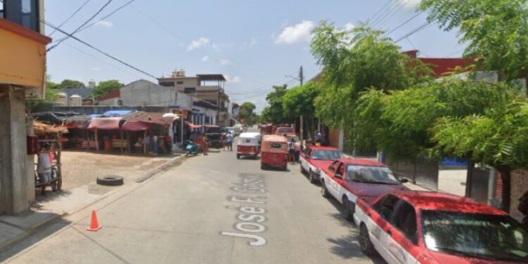¡Ataque incendiario en Juchitán! Presunto cobro de piso deja negocio en crisis frente a terminal a Xadani