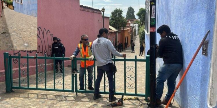 ¿Quién les dio permiso? Hotel coloca rejas en callejón de Xochimilco y municipio las retira tras denuncia ciudadana