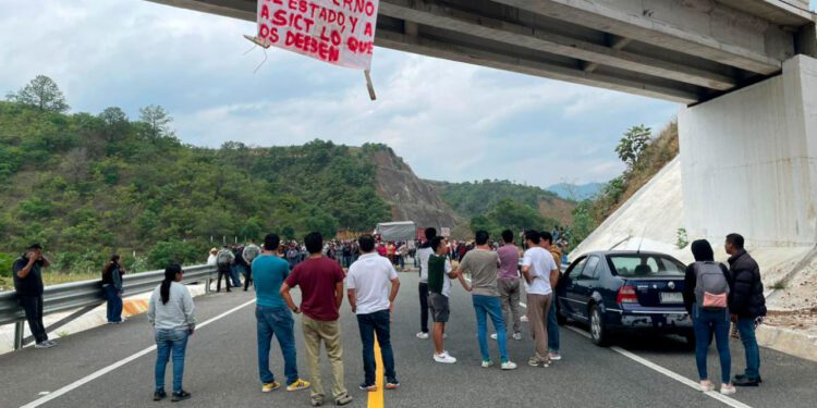 Súper a la Costa: no hay paso a Huatulco y Puerto Escondido; ¿por qué?