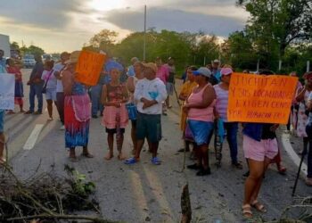 ¡Bloqueo sobre la carretera 200 a la altura de La Cuchilla! Exigen censo para damnificados