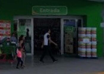 La mujer detenida fue descubierta en posesión de 20 desodorantes.