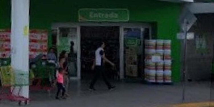 La mujer detenida fue descubierta en posesión de 20 desodorantes.