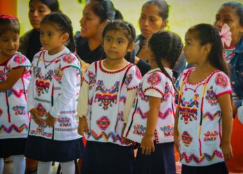 El empleo de este uniforme es resultado de una investigación comunitaria para la trasmisión de conocimientos.