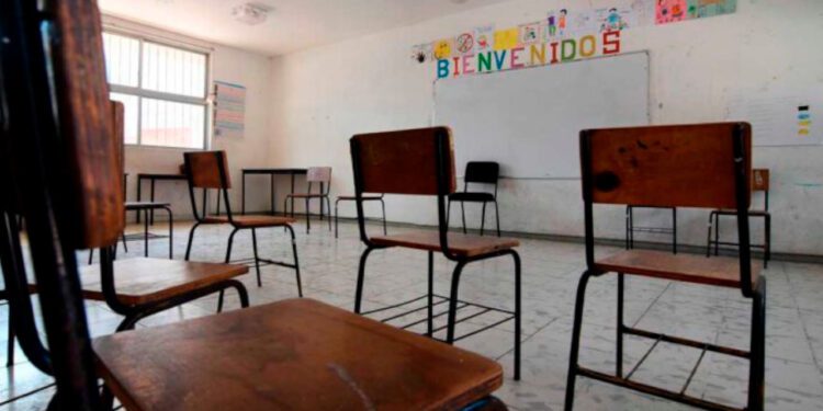 Sin clases, un tercio de alumnos; cerradas 4 mil 564 escuelas por Erick