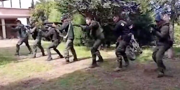 “¡No me dejen solo!” Alcalde de Uruapan exhibe video de campo de entrenamiento narco y desafía a autoridades federales