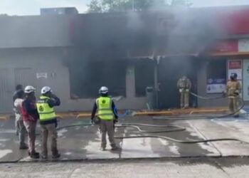¡Aterrador lunes en Juchitán! Incendian dos tiendas Oxxo en ataques armados