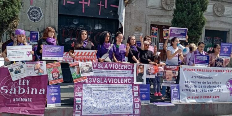 ¡Día del Padre sin papá! Millones de madres mexicanas cargan con la crianza en soledad