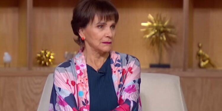 ¡Terror en el foro! “Tus nietos están secuestrados”: Pati Chapoy vivió minutos de angustia antes de salir al aire