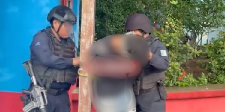 ¡Ya basta! ¡Lo amarraron como a un cerdo por ‘rata’! Vecinos capturan a presunto ladrón en colonia 22 de Febrero de Jucihtán