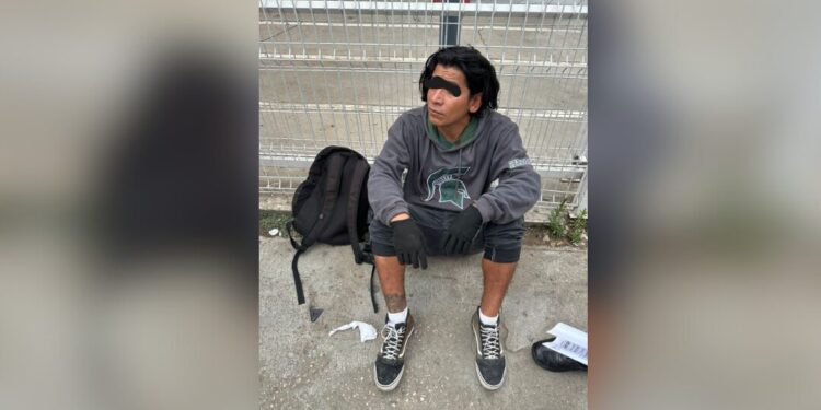 ¡Violencia en el transporte público de Oaxaca! Estudiante es agredido y la Policía lo trata como riña