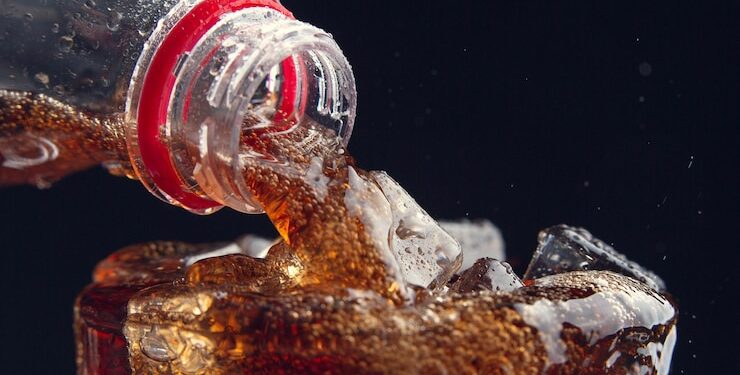 ¿Te estás matando lentamente con cada refresco? La ciencia revela su vínculo directo con el cáncer de hígado