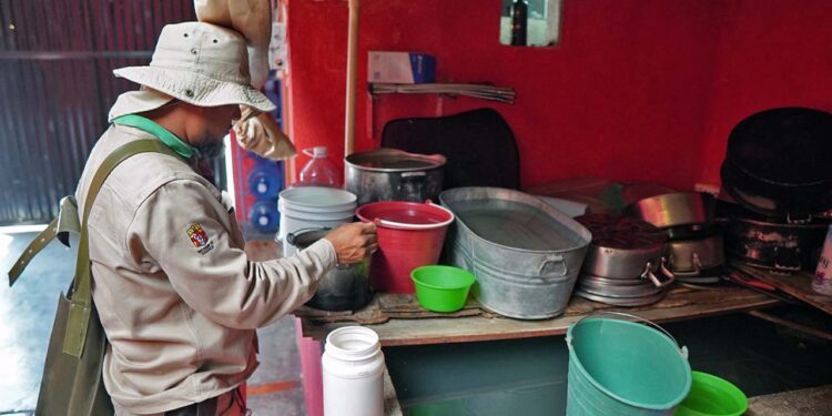 Foto: archivo // Piden acción continúa como “Patio limpio”, la eliminación de criaderos y control larvario, así como capacitaciones, lavado de cisternas y educación para la salud.