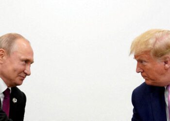 Putin condena el ataque israelí en conversación telefónica con Trump