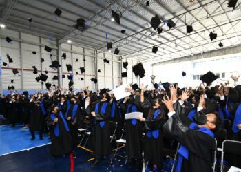 Graduaciones escolares “bazukazo” a los bolsillos; ¿cuánto costarán?