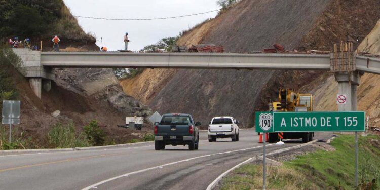 El robo a autotransporte de carga se asocia como un riesgo para las empresas que afecta a toda la sociedad por los costos económicos y humanos que conlleva.