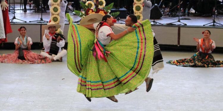 Foto: Adrián Gaytán // Miles de familias oaxaqueñas, visitantes nacionales e internacionales, disfrutaron de la fiesta étnica más grande de Oaxaca y de Latinoamérica.