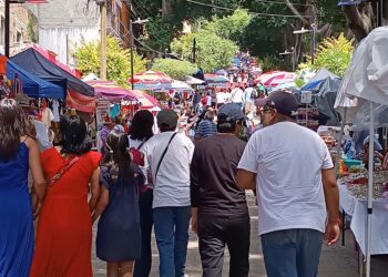 Fotos: Lisbeth Mejía Reyes // Al amanecer se suscitó un zafarrancho sobre la carretera internacional 190, donde un grupo de comerciantes en vía pública exigía espacios.