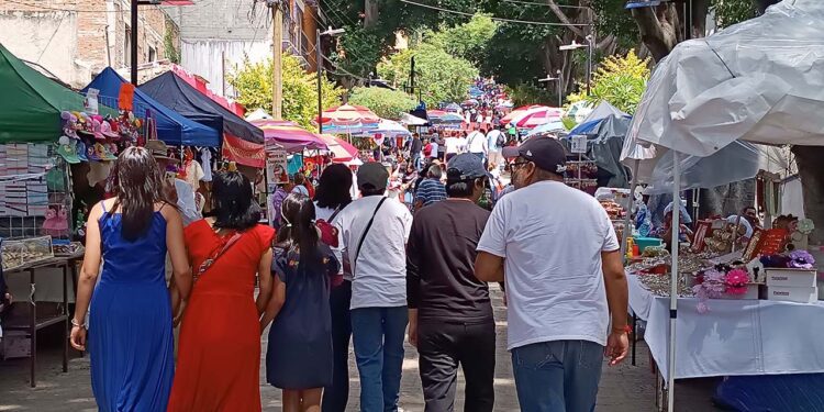 Fotos: Lisbeth Mejía Reyes // Al amanecer se suscitó un zafarrancho sobre la carretera internacional 190, donde un grupo de comerciantes en vía pública exigía espacios.
